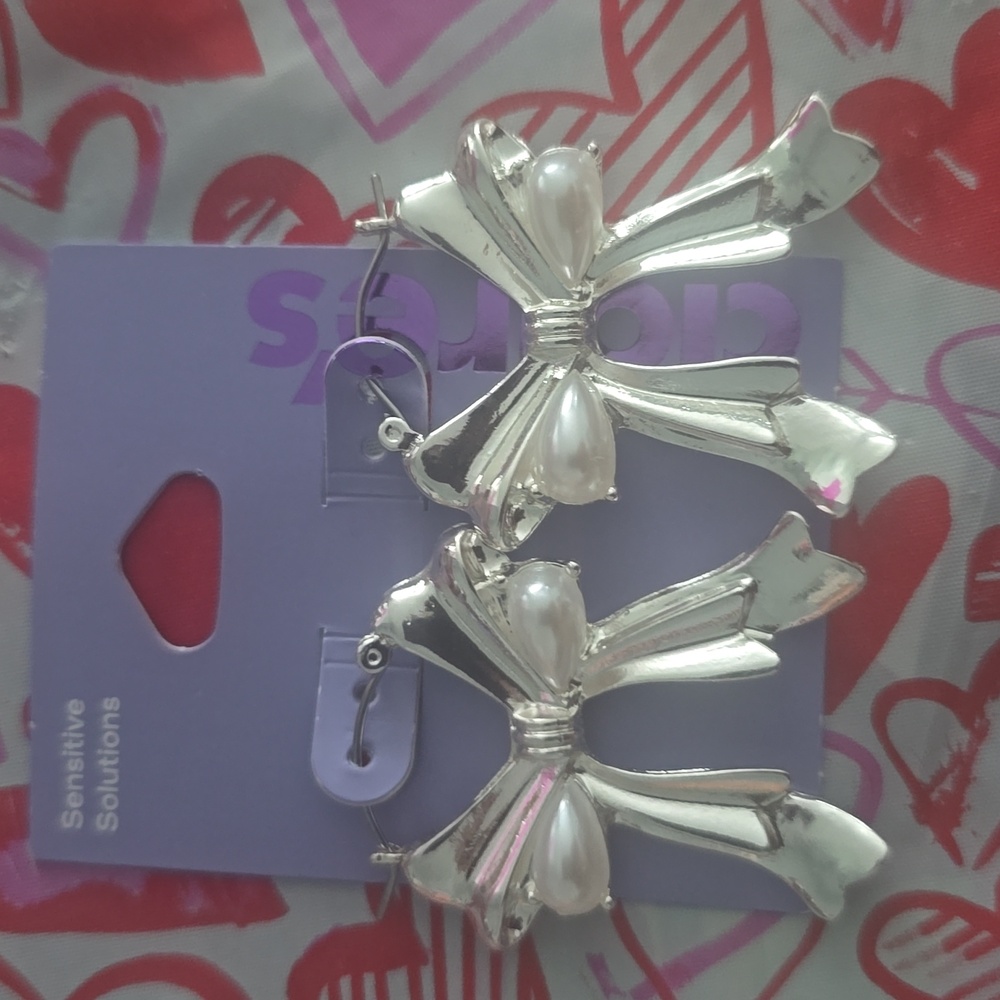 Claire's sensitive ears silver earrings